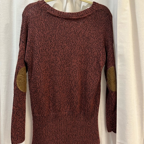 Francesca’s Maroon Sweater - Picture 3 of 4